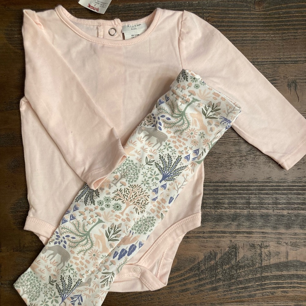 Aspen kids two-piece set in pink (baby girl) U.S. Size: 3-6M. New, Never worn.